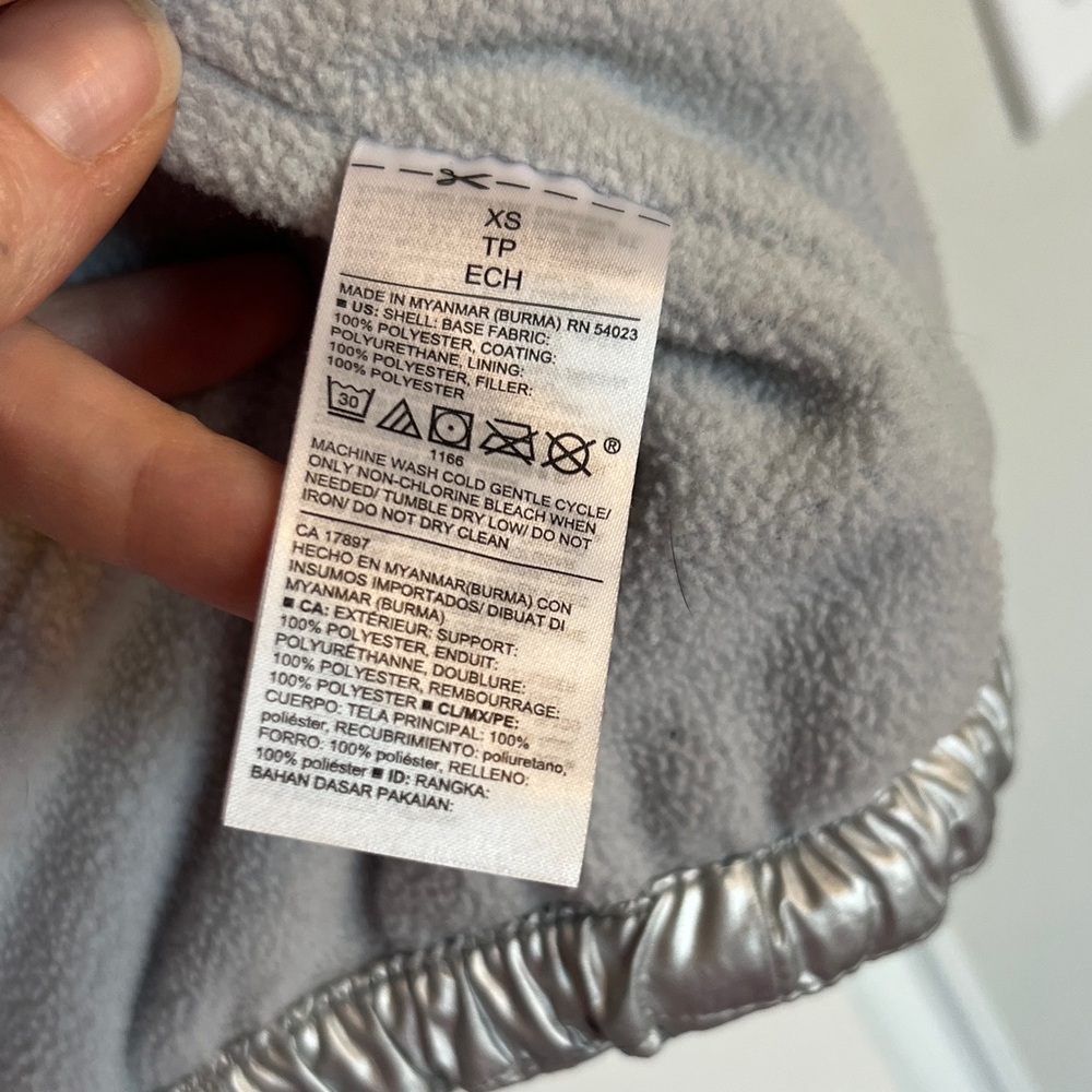 Old Navy Silver Puffer Vest - Womens XS - Picture 3 of 7